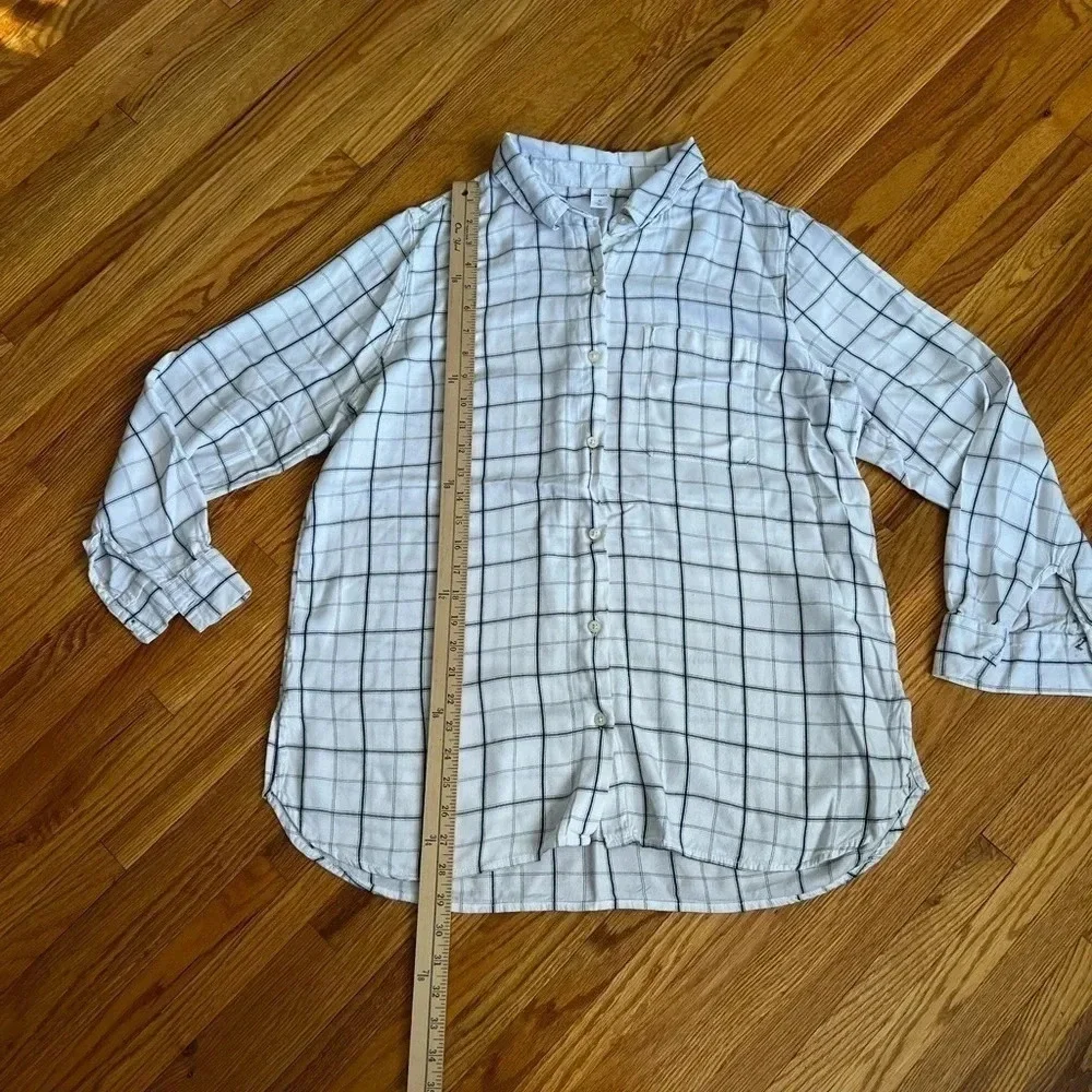 Plaid lightweight top - Picture 1 of 6